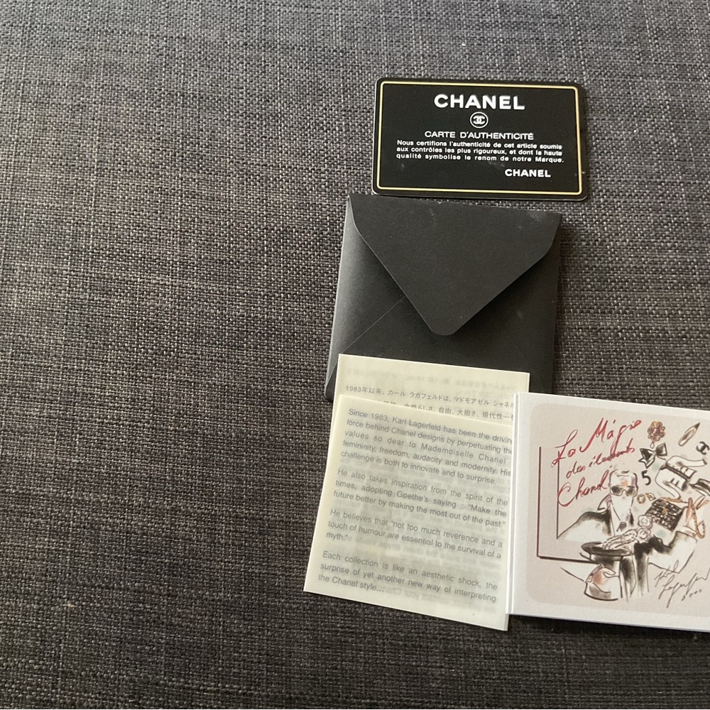 CHANEL Black and White Authenticity Card Set